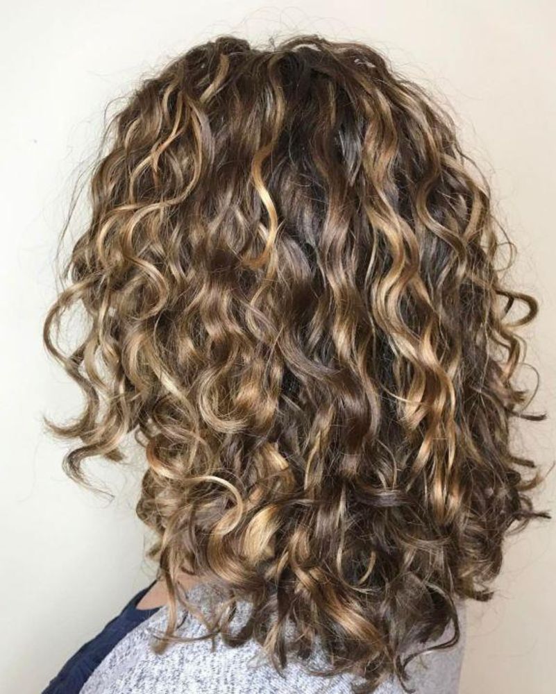 25 Stunningly Glamorous Curly Hairstyles Ideas For Spring You Won’t Miss