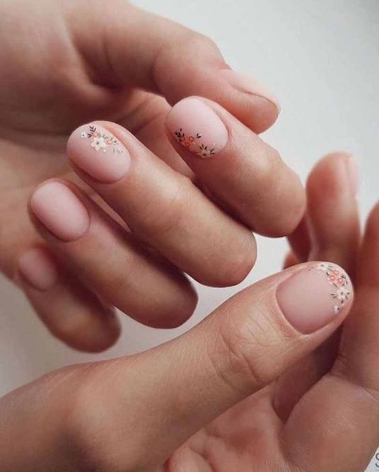 25 Unavoidable Floral Nail Art for Short Nails