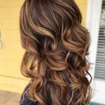 26 Astonishing Hair Color Ideas of Caramel Highlights You Can Opt For