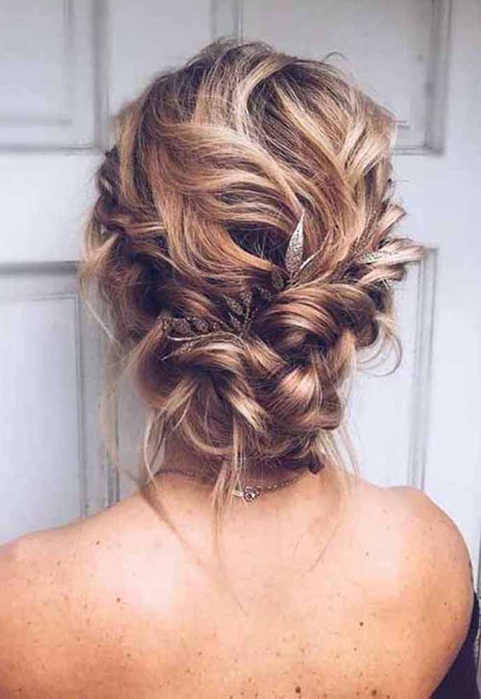 30 Best Short Wedding Hairstyles To Try This Season