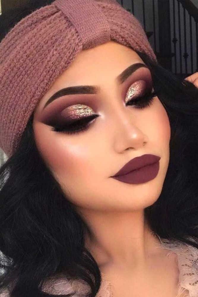 Eye-Catching Christmas Makeup Looks For