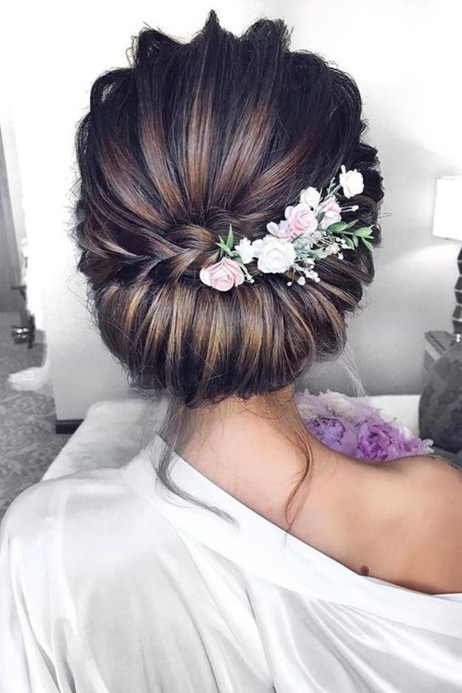 38 Quick Updos For Fall Most Beautiful Updos Hairstyles for You 2021