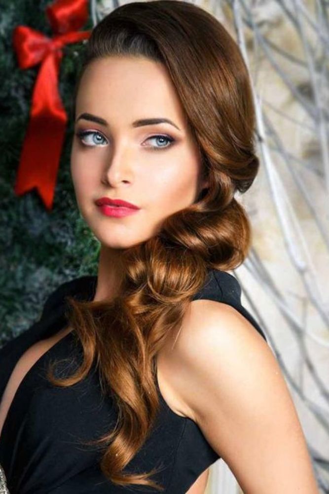 Easy But Gorgeous Christmas Hairstyles To Look Interesting